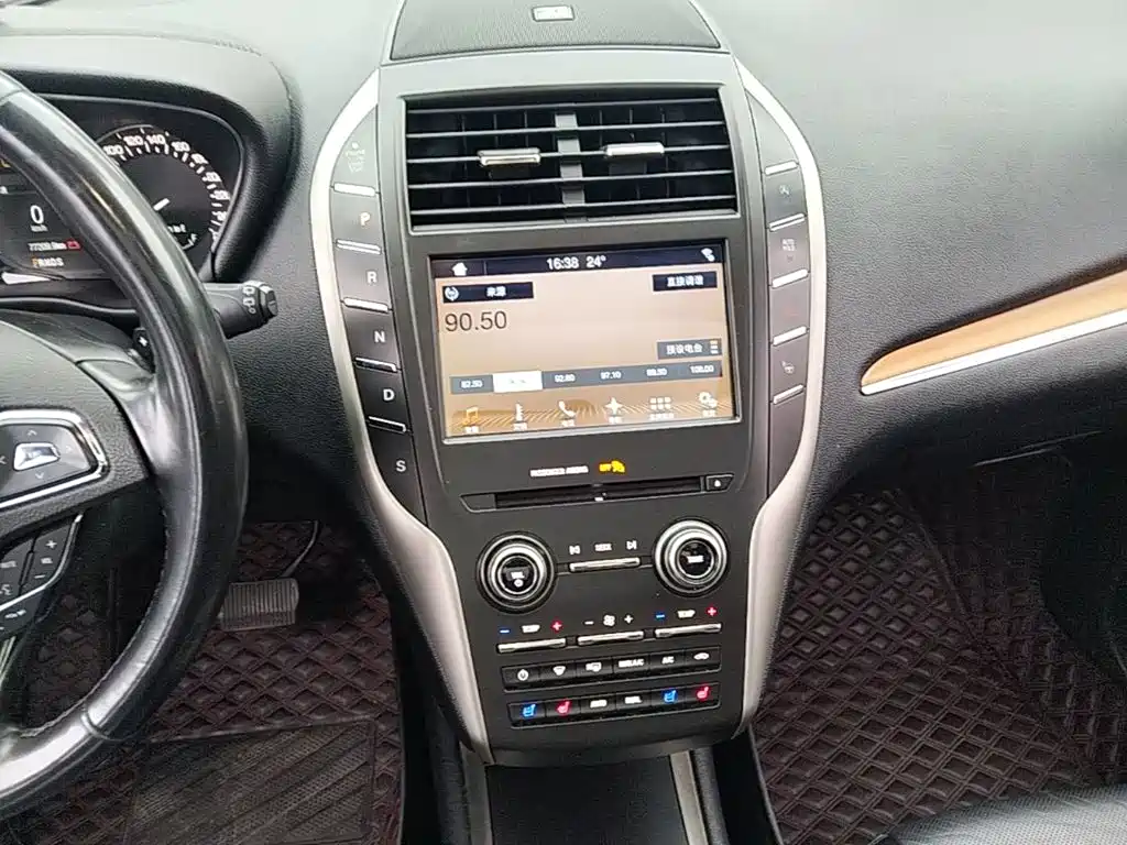 Lincoln MKC — миниатюра 13
