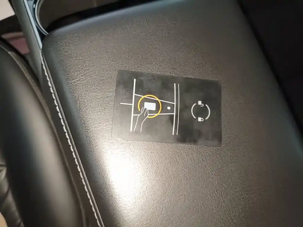 Tesla Model 3 — миниатюра 9