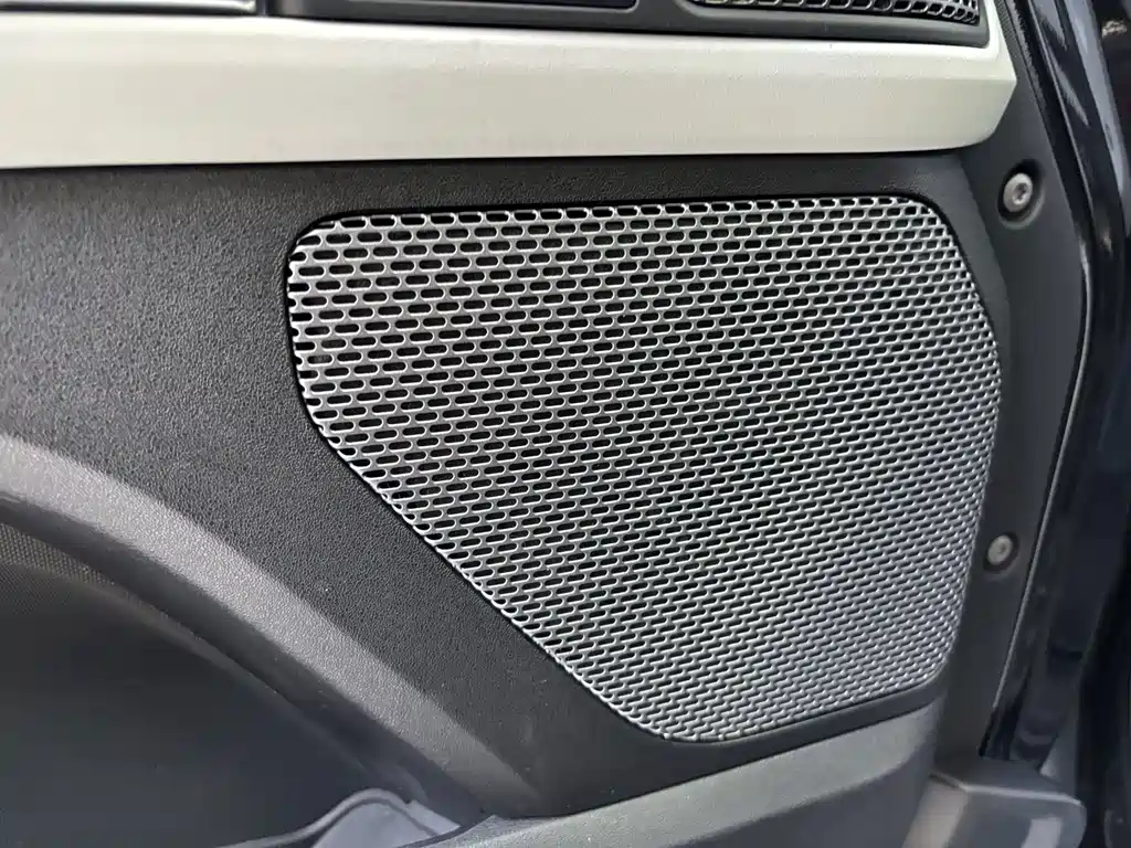 Land Rover Defender — миниатюра 21