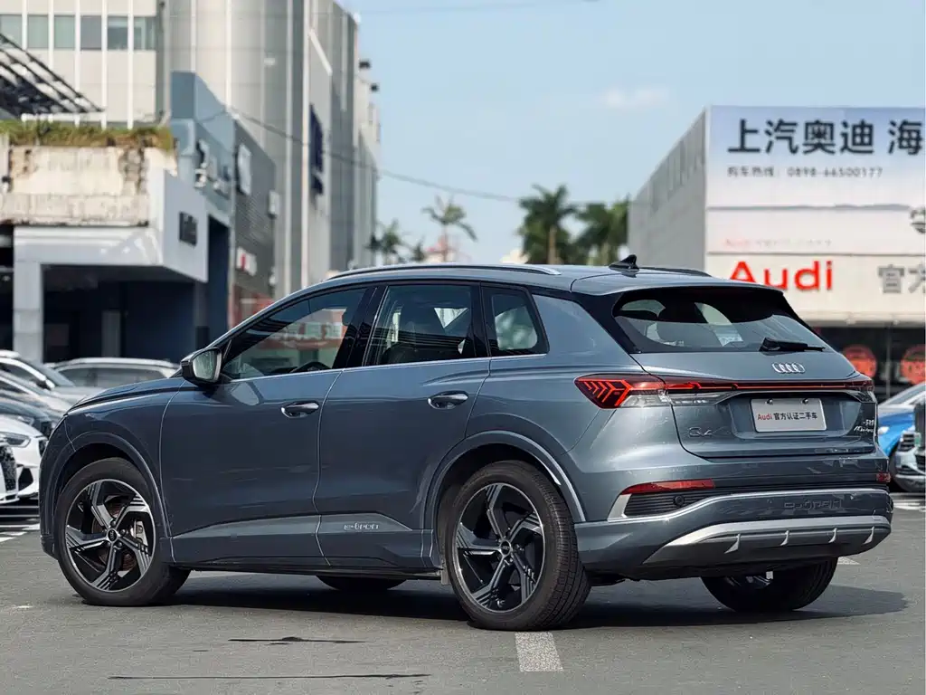 AUDI Q4 E TRON