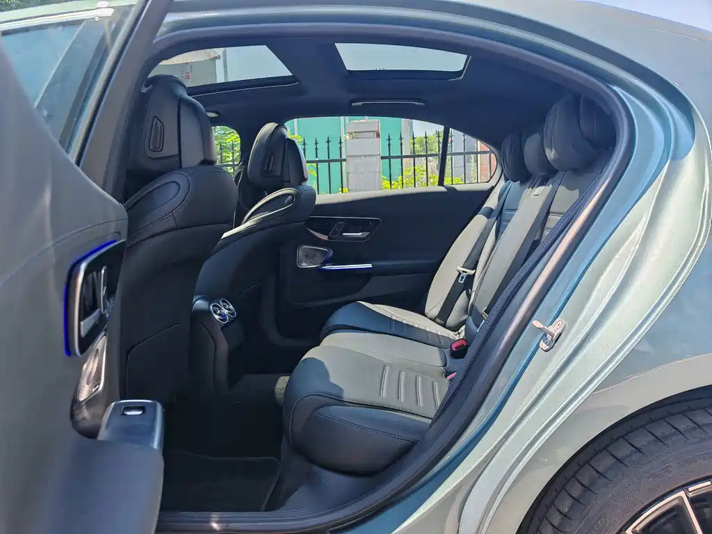 Mercedes-Benz C-Class — миниатюра 10