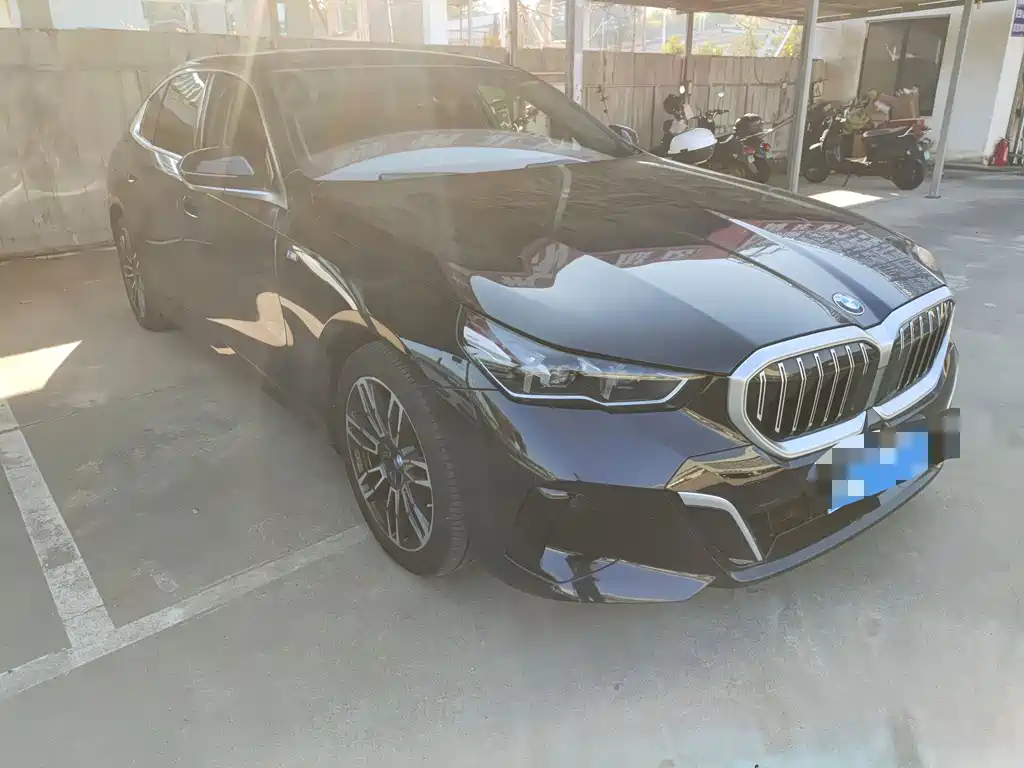 BMW 5 Series — миниатюра 2