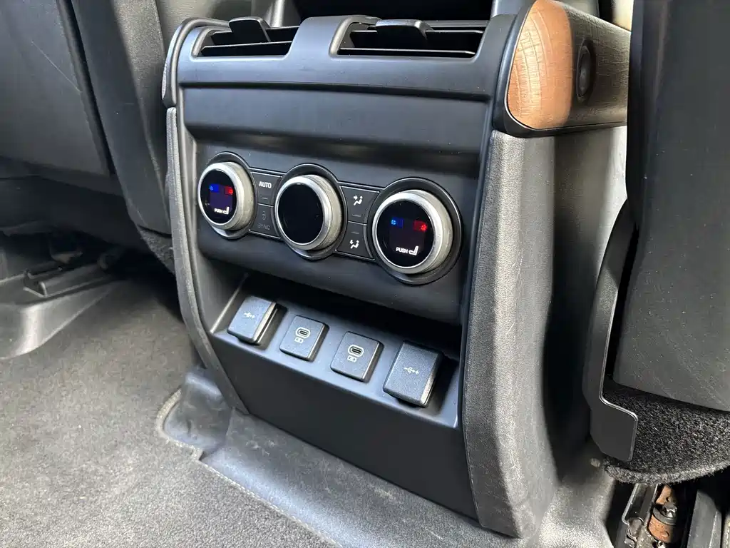 Land Rover Defender — миниатюра 53