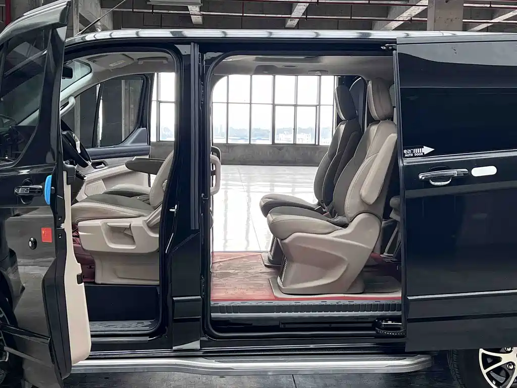Ford Tourneo — миниатюра 8