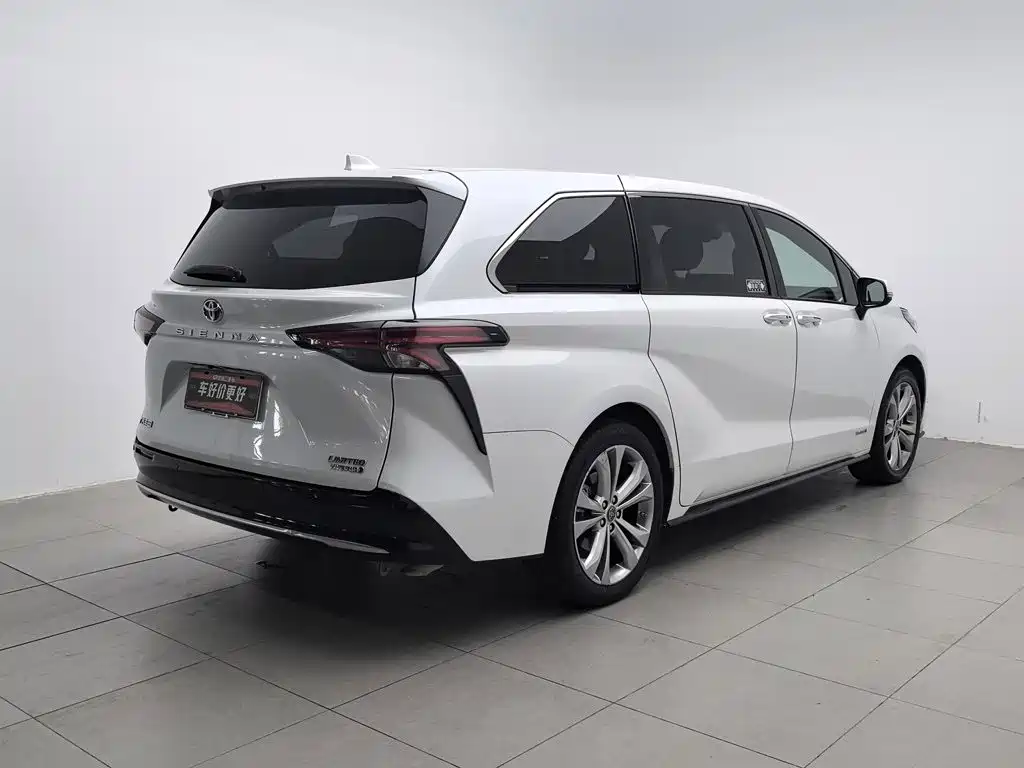 Toyota Sienna — миниатюра 2