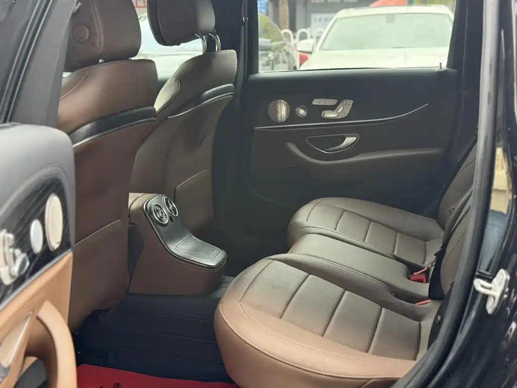 Mercedes-Benz E-Class — миниатюра 7