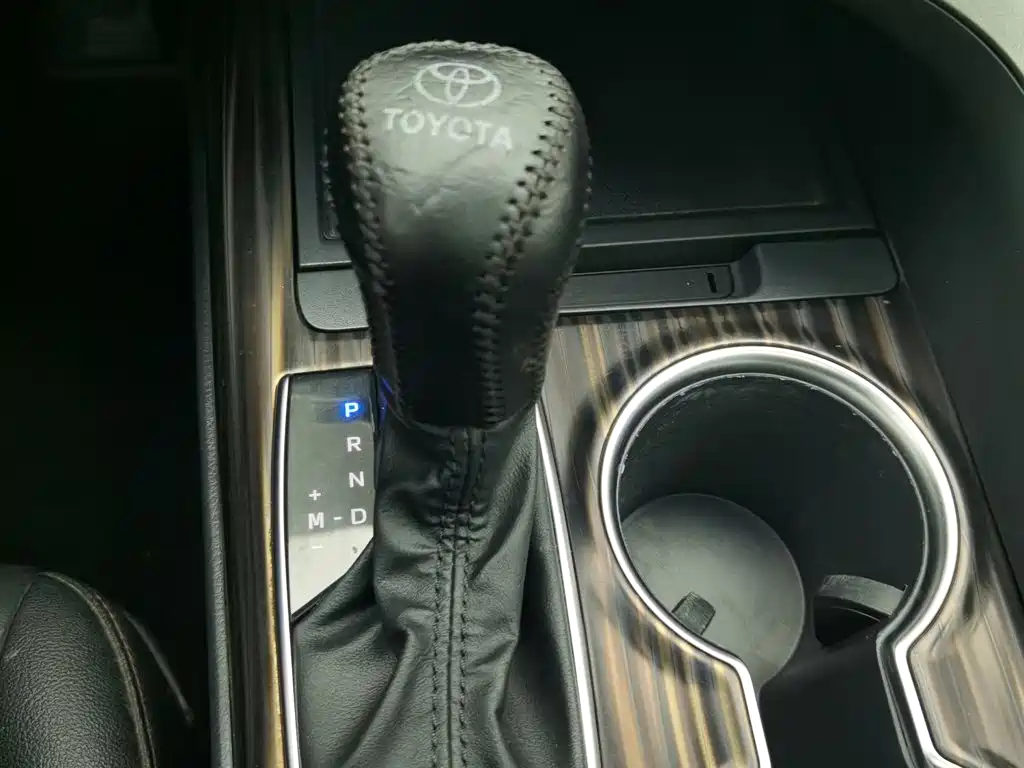 Toyota Camry — миниатюра 13