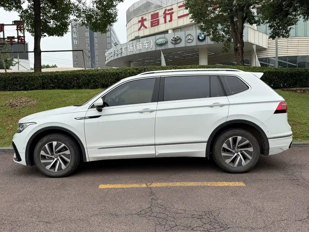 Volkswagen Tiguan L PHEV — миниатюра 3