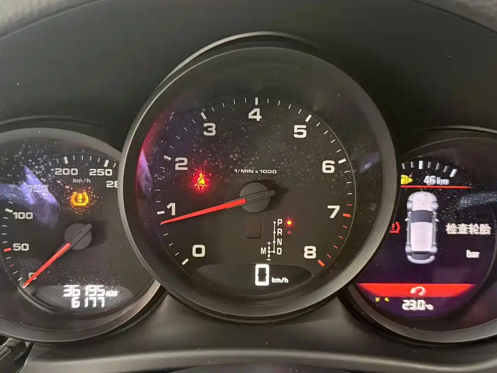 Porsche Macan — миниатюра 12