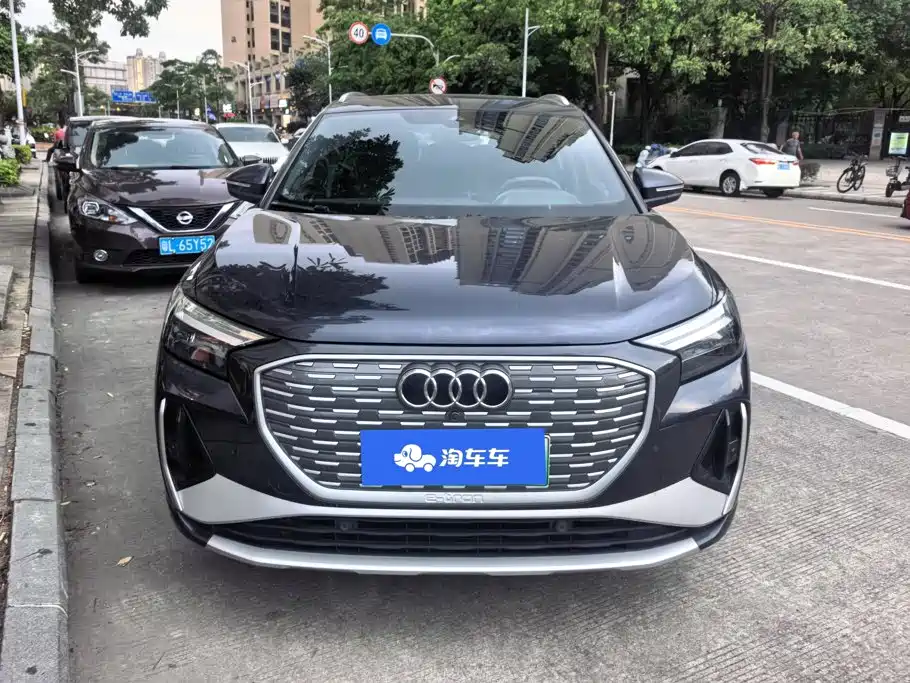 Audi Q4 e-tron — миниатюра 2