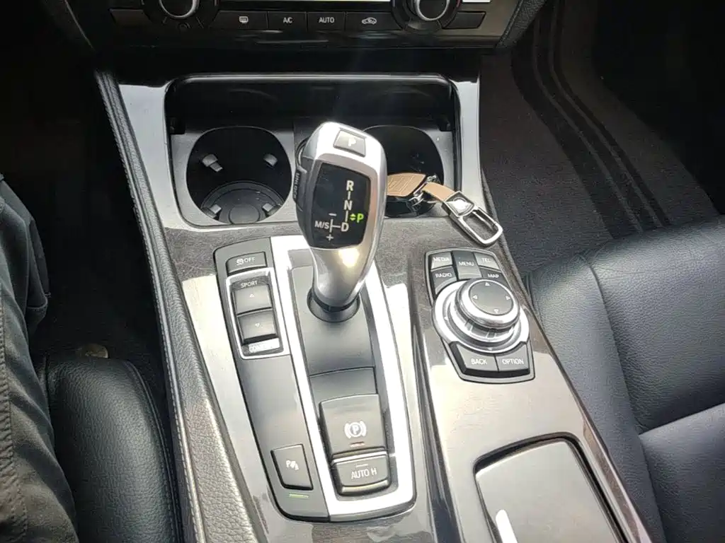 BMW 5 Series — миниатюра 14