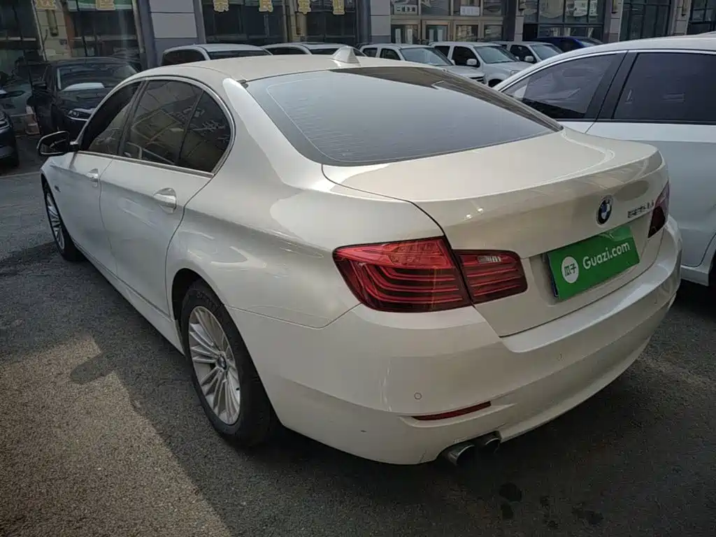BMW 5 Series — миниатюра 5