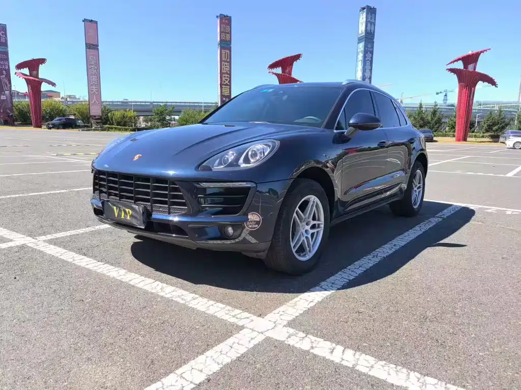 PORSCHE MACAN