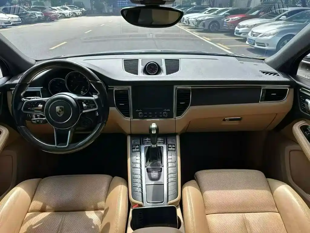 Porsche Macan — миниатюра 9