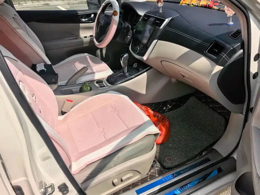 Nissan Tiida — миниатюра 8