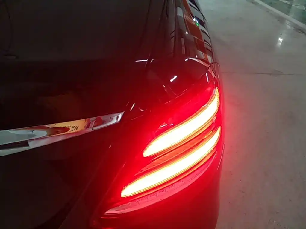 Mercedes-Benz E-Class — миниатюра 8