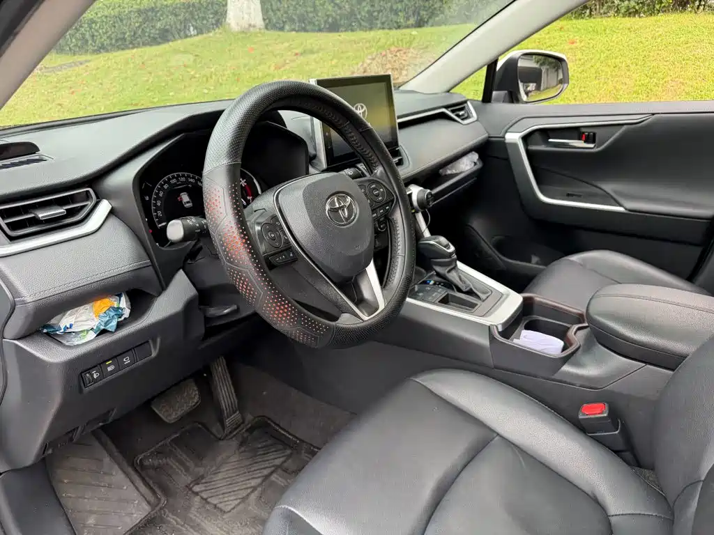 Toyota RAV4 — миниатюра 7