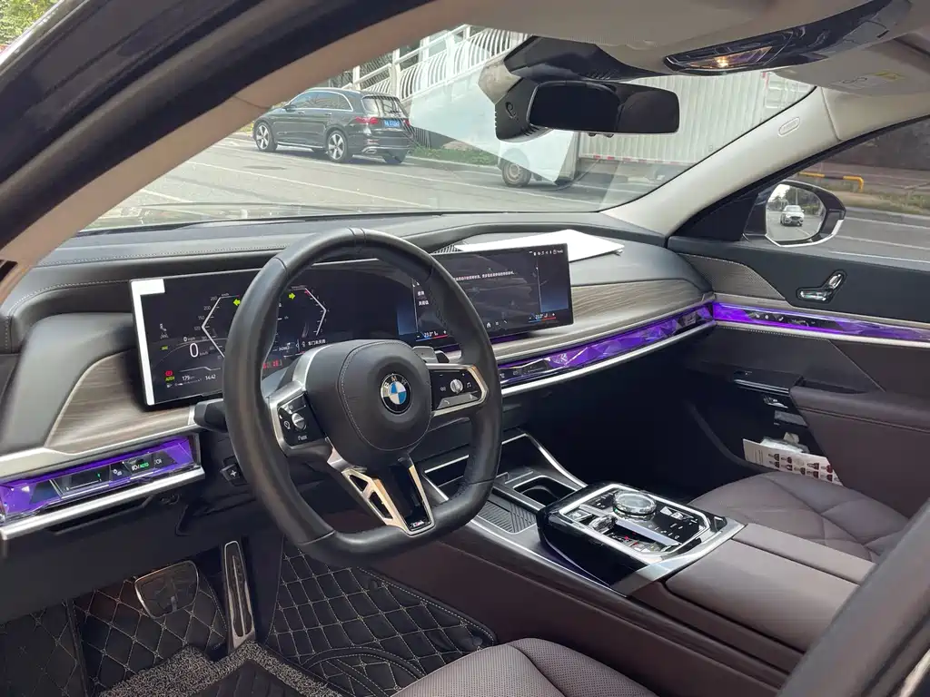 BMW 7 Series — миниатюра 20