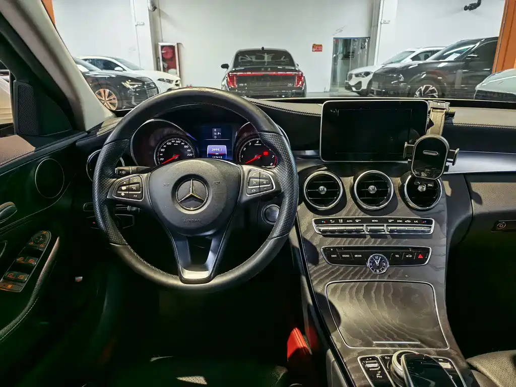 Mercedes-Benz C-Class — миниатюра 6
