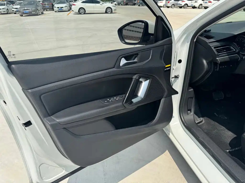 Peugeot 408 — миниатюра 12