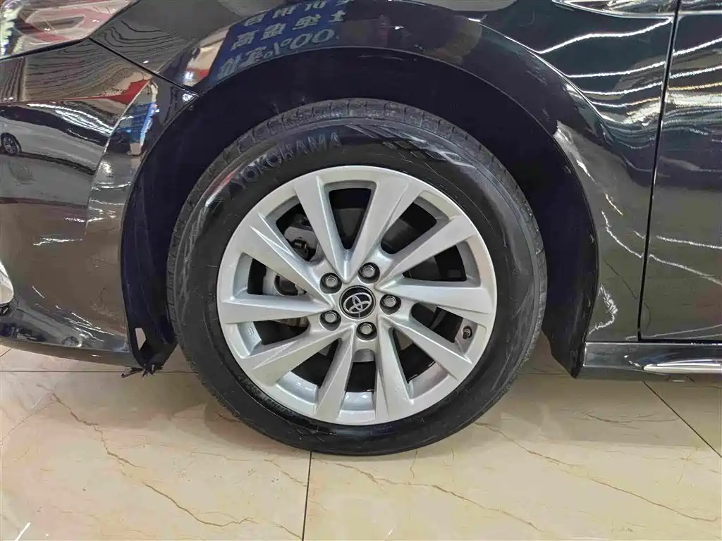 Toyota Camry — миниатюра 10