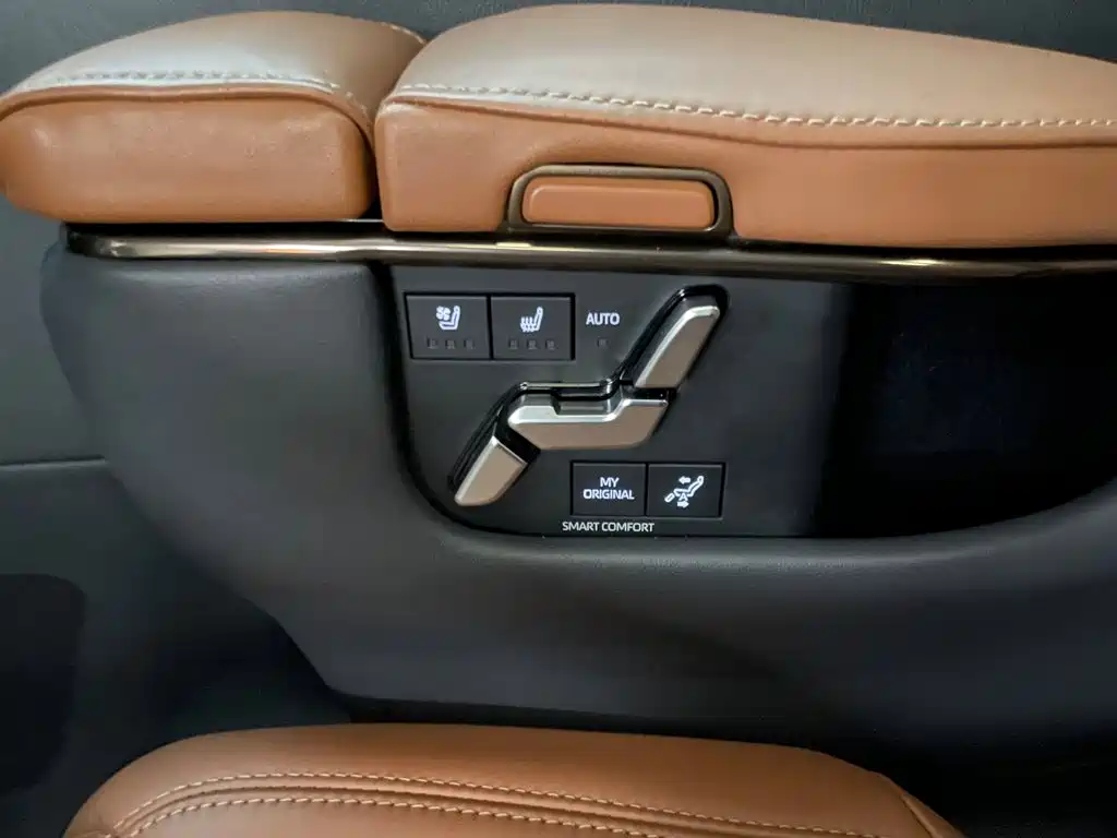 Toyota Alphard — миниатюра 12