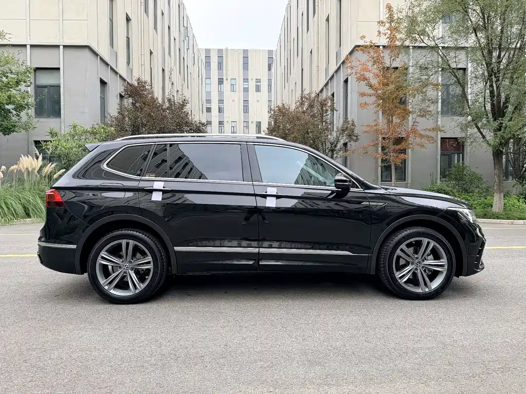 Volkswagen Tiguan L PHEV — миниатюра 10