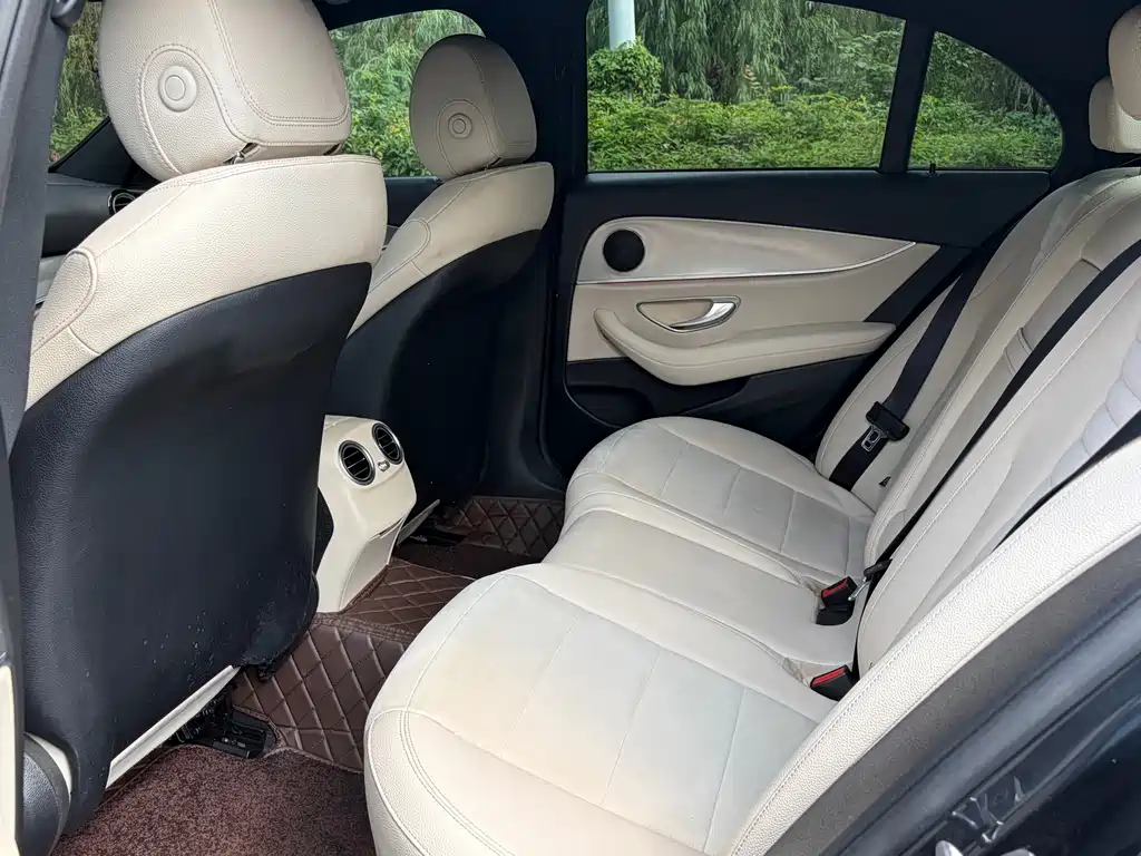 Mercedes-Benz E-Class — миниатюра 9