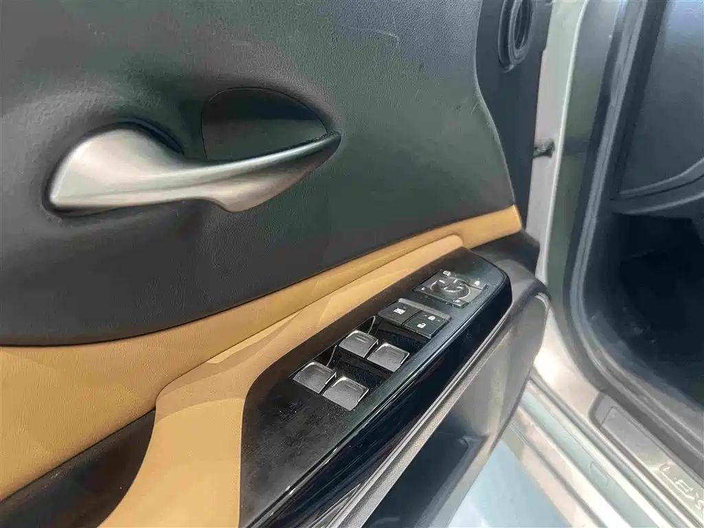 Lexus ES — миниатюра 7