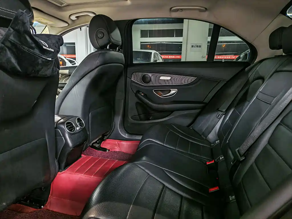 Mercedes-Benz C-Class — миниатюра 12