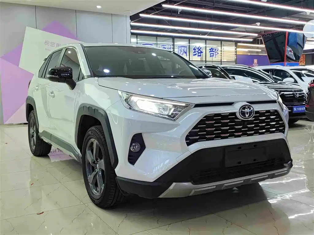 Toyota RAV4 — миниатюра 3