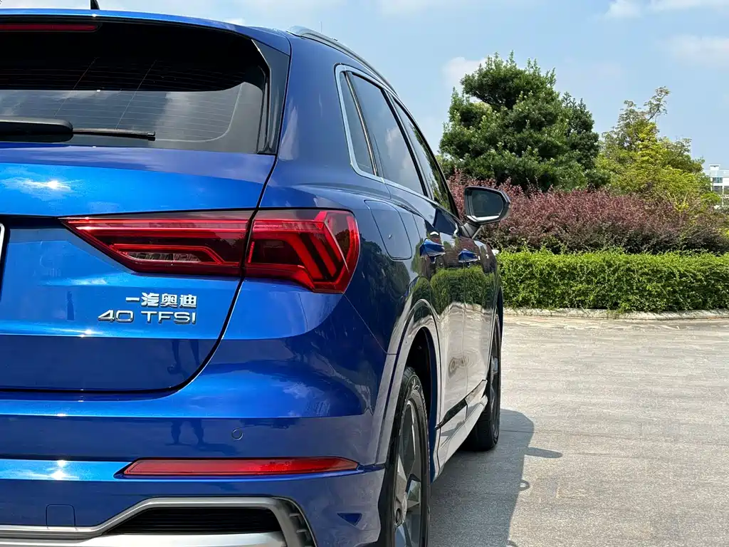 AUDI Q3