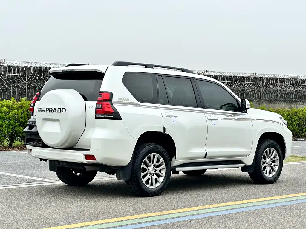 TOYOTA PRADO