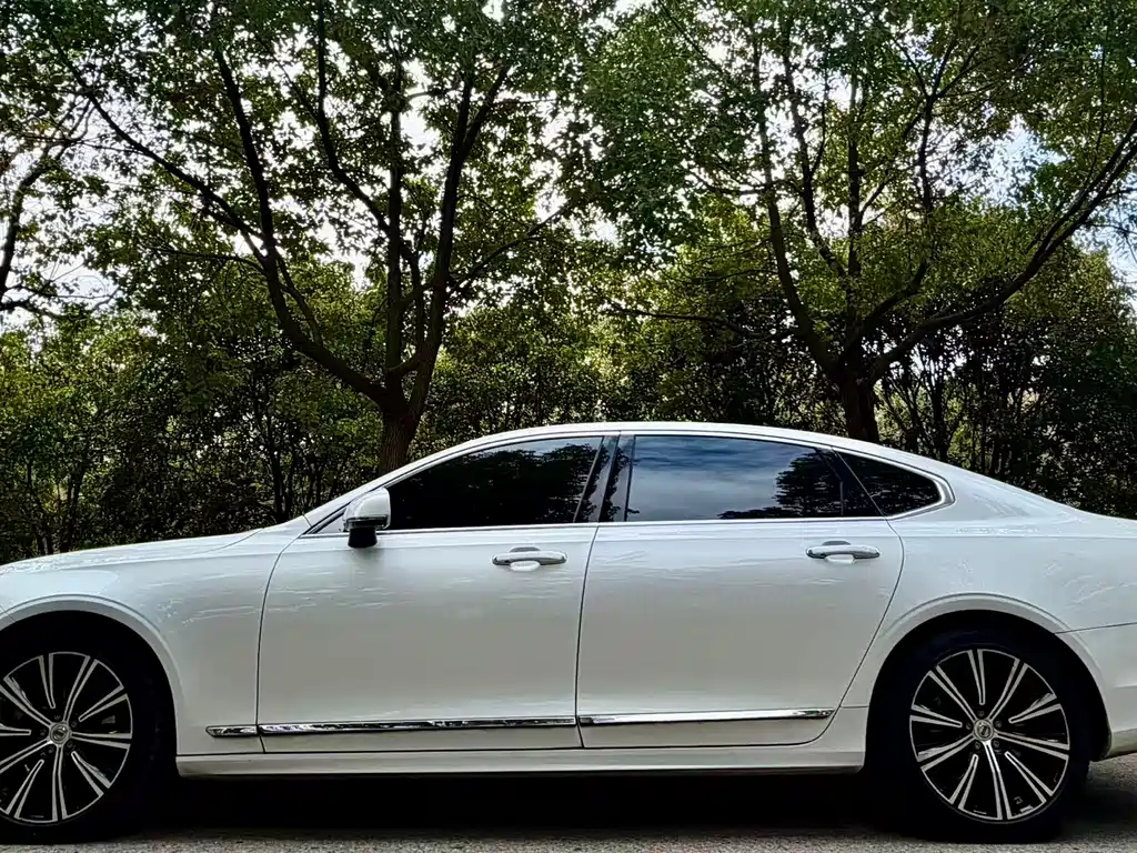Volvo S90 2022 B5 Luxury
