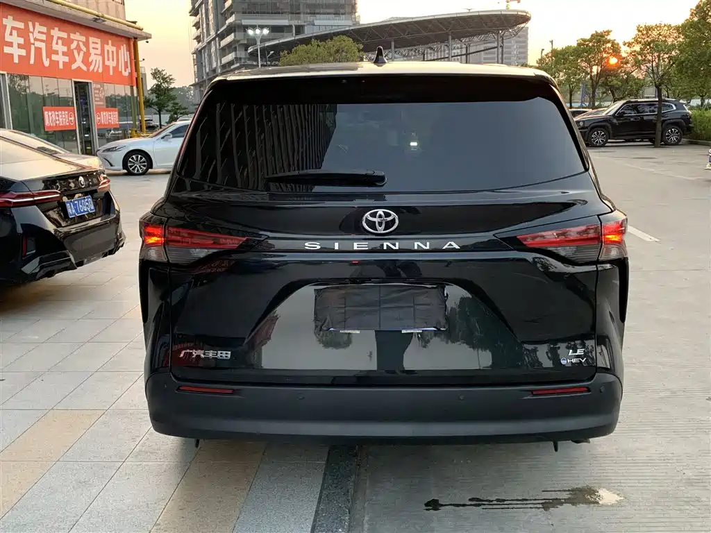 Toyota Sienna — миниатюра 7