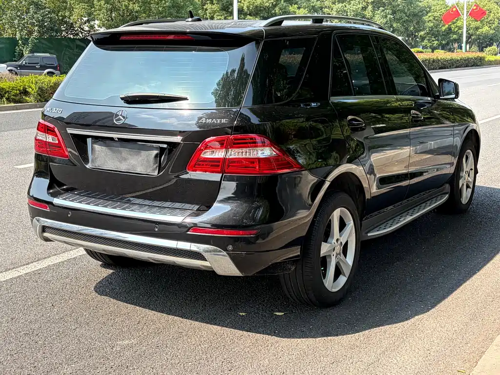 Mercedes-Benz M-Class — миниатюра 6