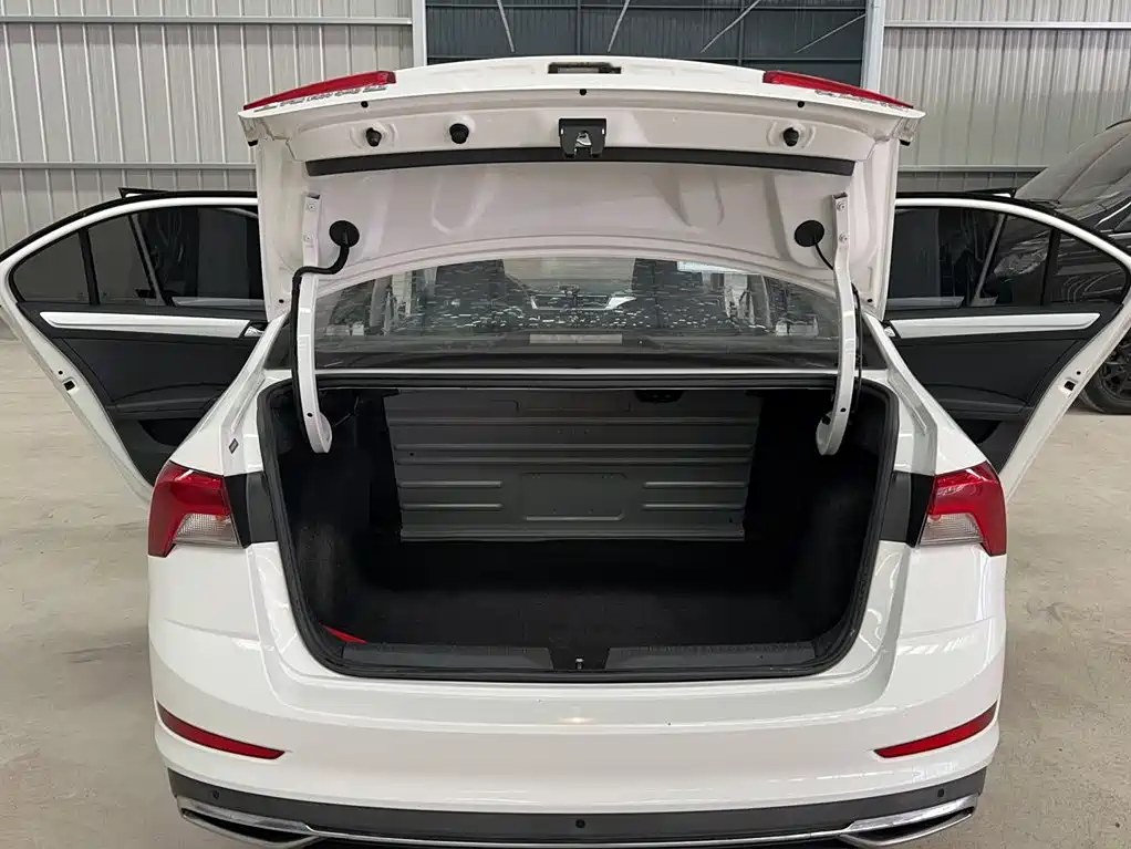 Skoda Rapid — миниатюра 18