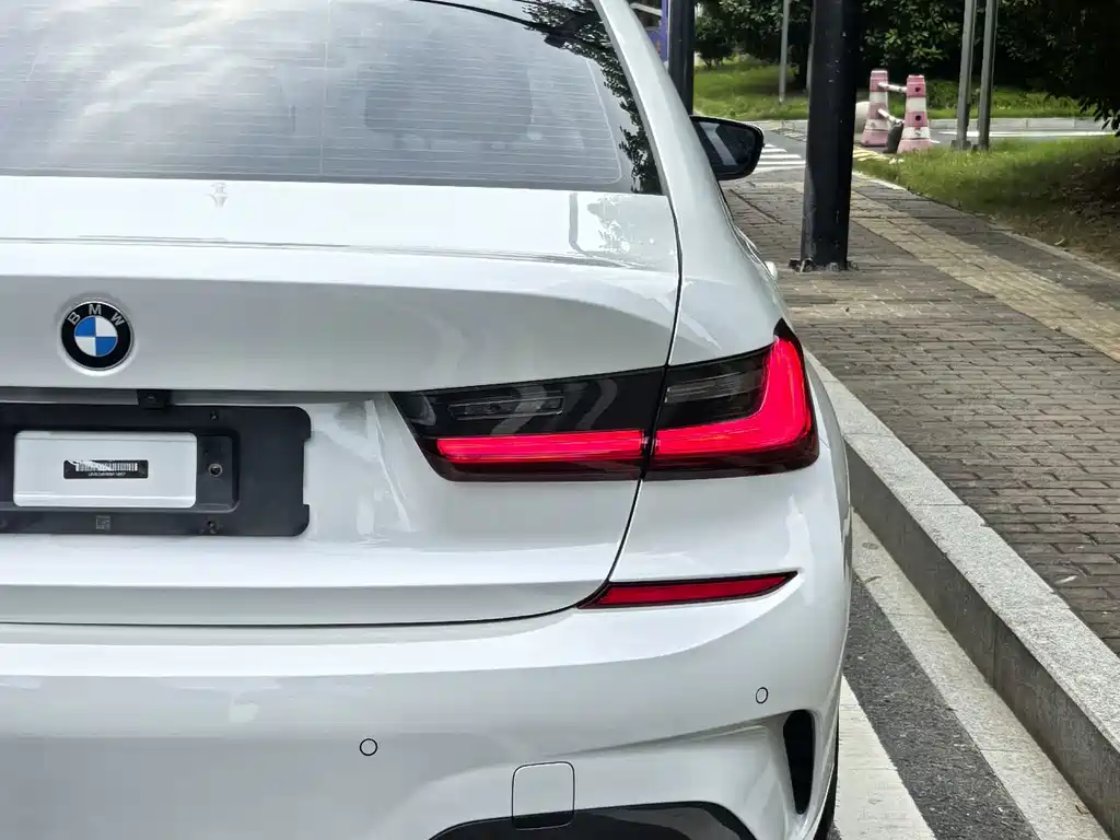 BMW 3 Series — миниатюра 13