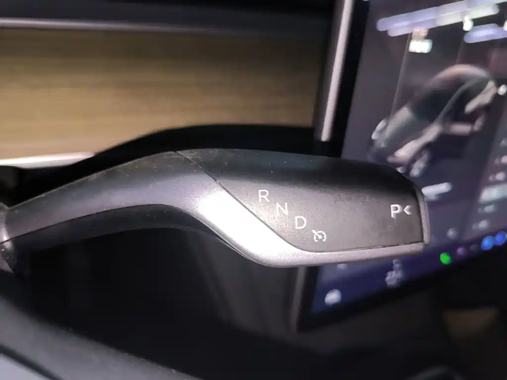 Tesla Model Y — миниатюра 14