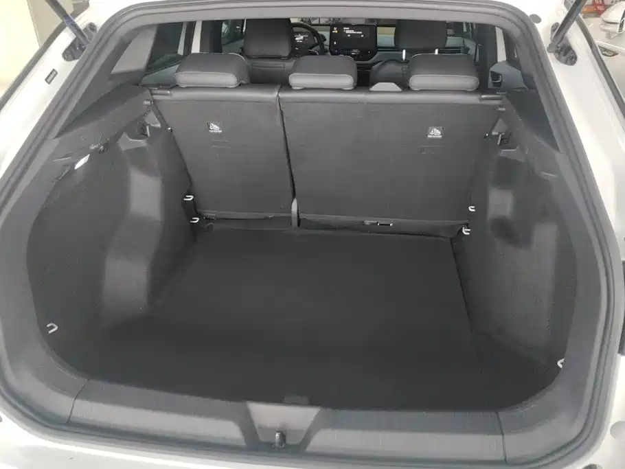 Volkswagen ID.4 X — миниатюра 4