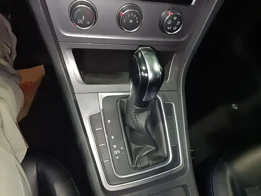 Volkswagen Golf — миниатюра 14