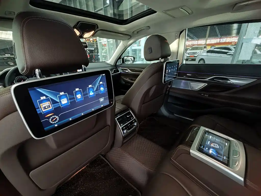 BMW 7 Series — миниатюра 20