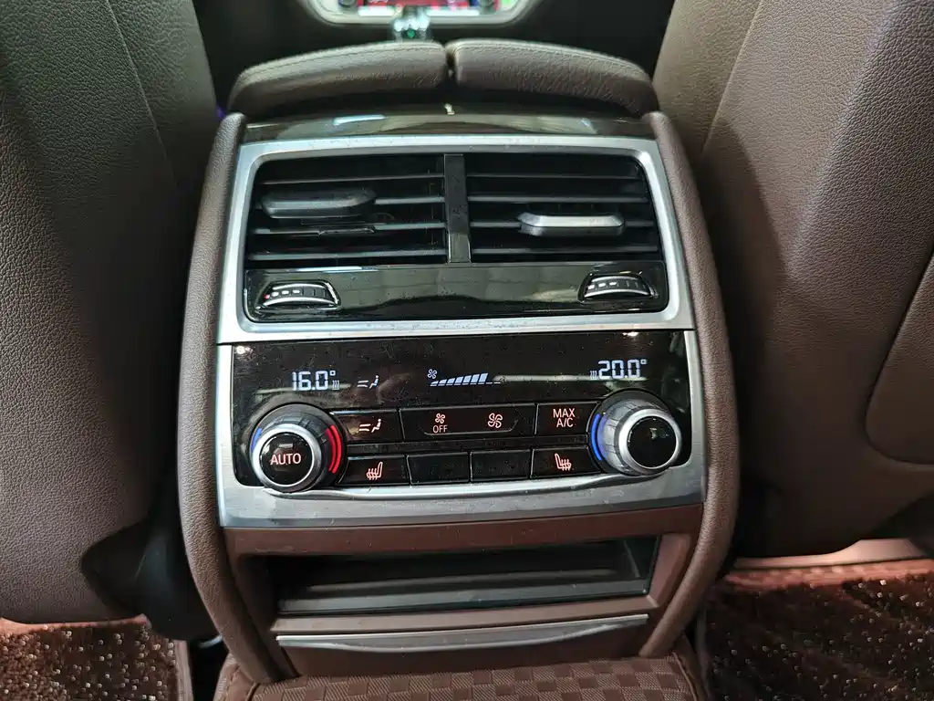 BMW 7 Series — миниатюра 25