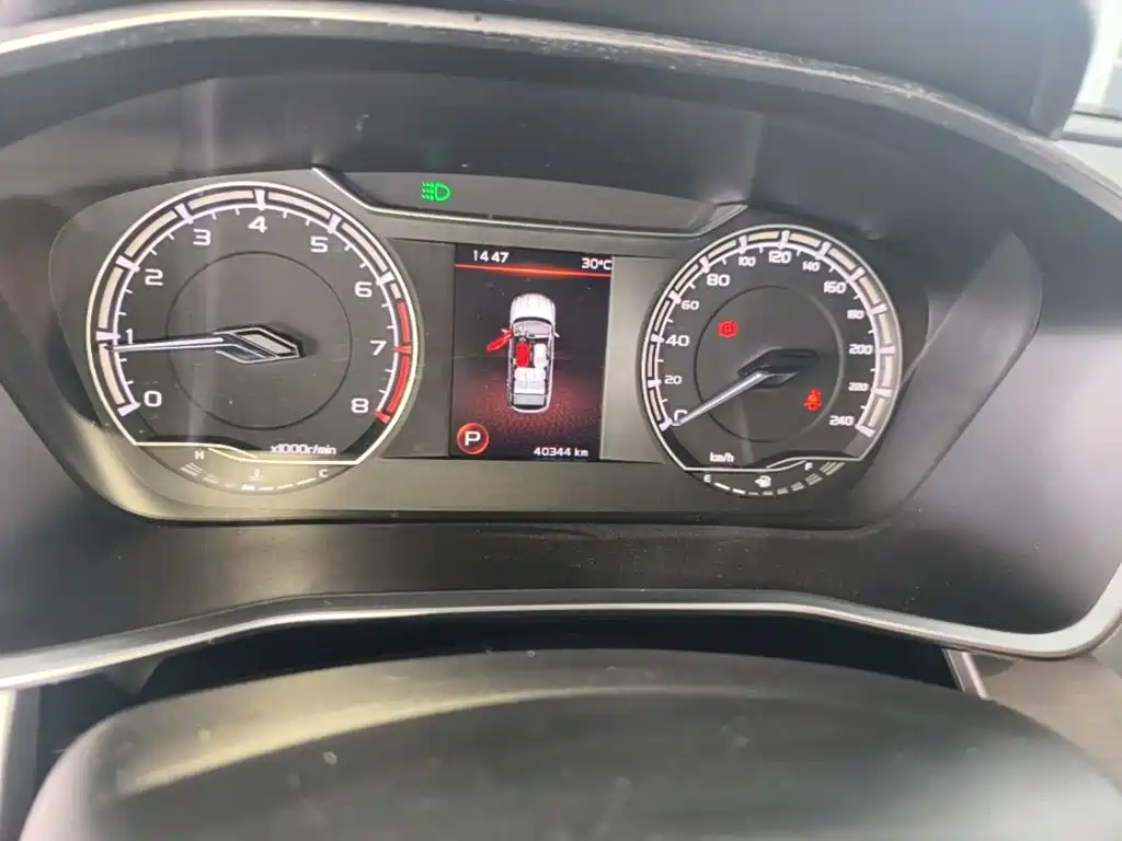 Geely Binyue — миниатюра 12