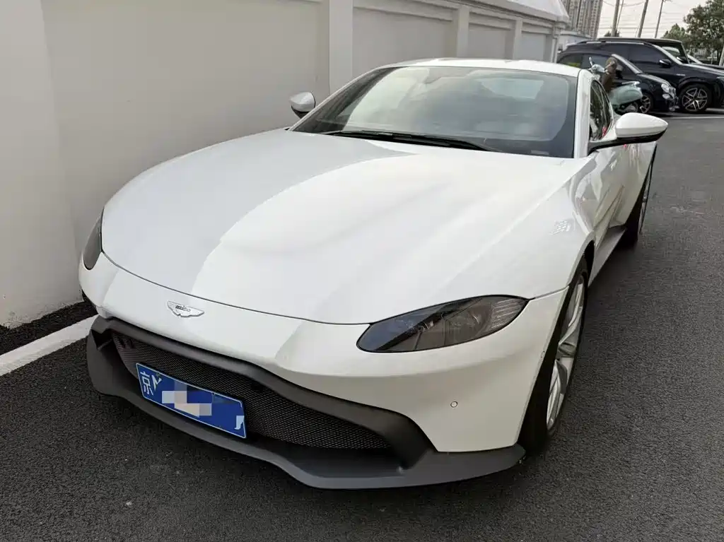 Aston Martin V8 Vantage 2022