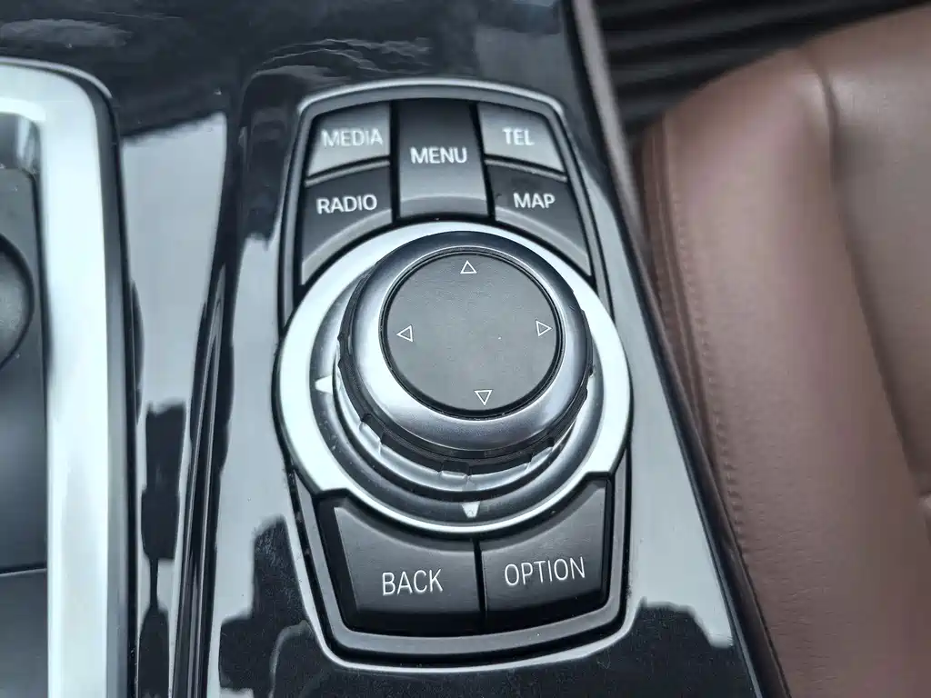 BMW 5 Series — миниатюра 26