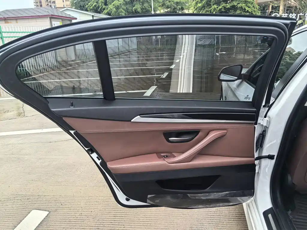 BMW 5 Series — миниатюра 35