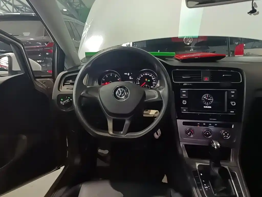 Volkswagen Golf — миниатюра 11