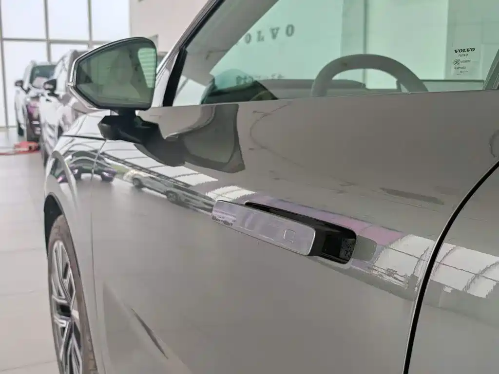 Volvo XC70 PHEV — миниатюра 8