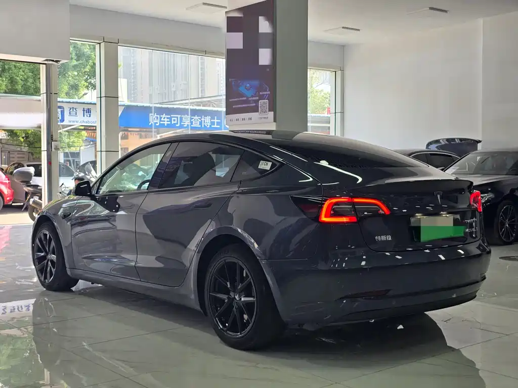Tesla Model 3 — миниатюра 13